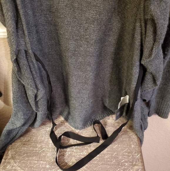 An open, dress sweater - Picture 4 of 5